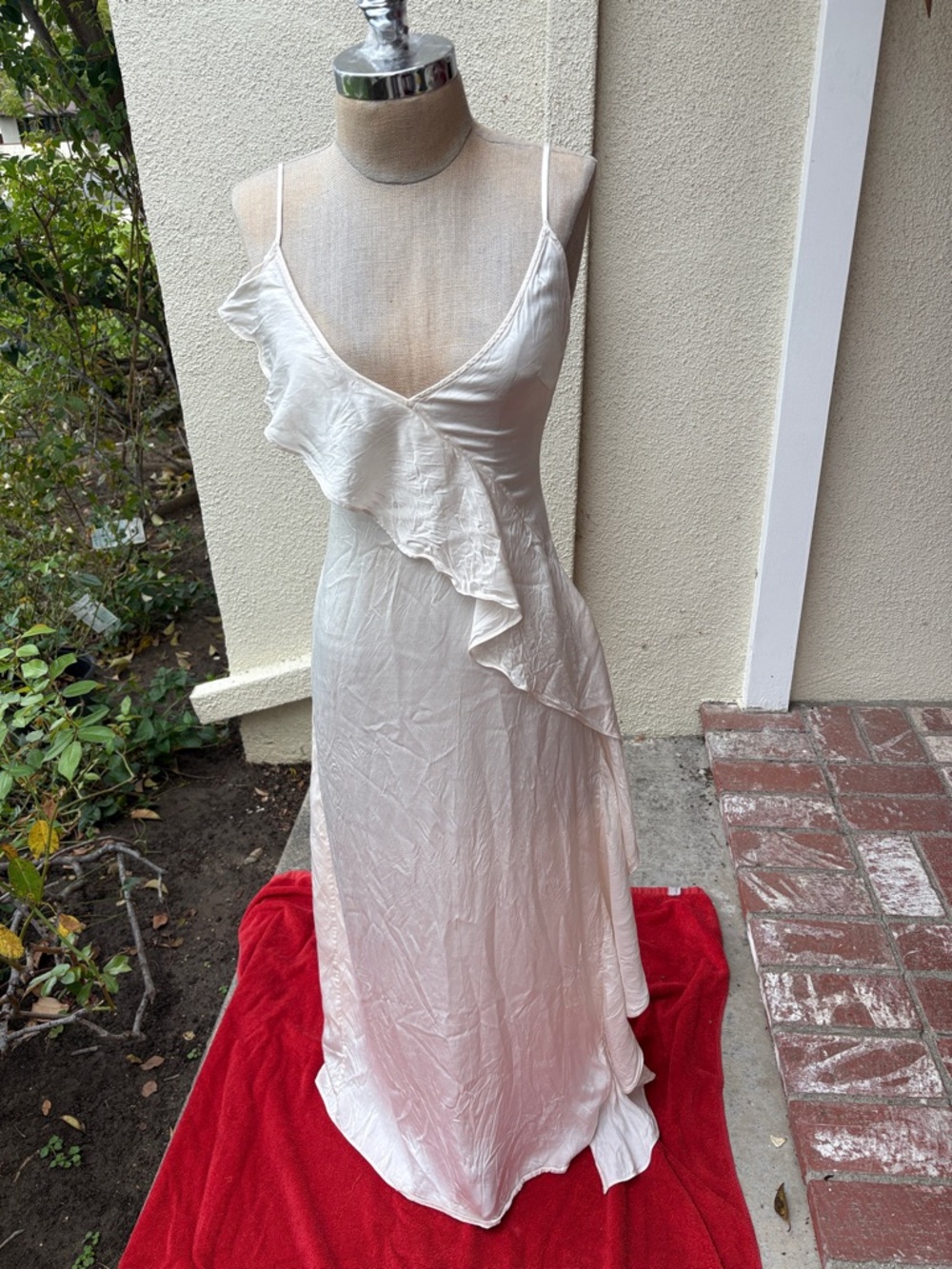 LPA beautiful silky feeling slip dress w/ adjustable straps & slit up the back. - Picture 2 of 9